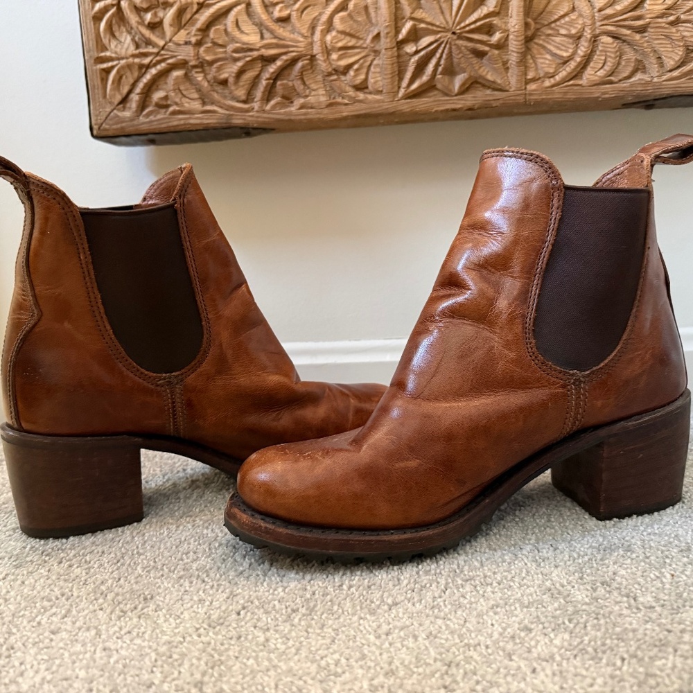 Frye Sabrina Chelsea Bootie